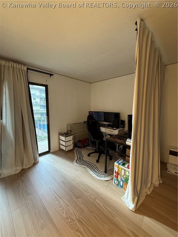 2106 Kanawha Boulevard E 228, Charleston, WV 25311