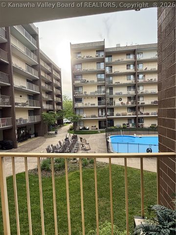 2106 Kanawha Boulevard E 228, Charleston, WV 25311