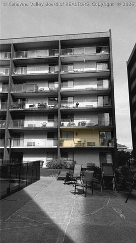2106 Kanawha Boulevard E 228, Charleston, WV 25311