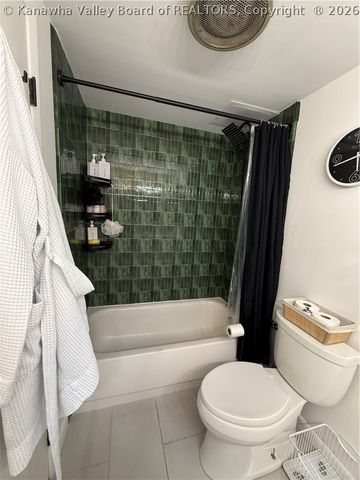 2106 Kanawha Boulevard E 228, Charleston, WV 25311
