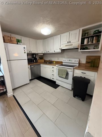 2106 Kanawha Boulevard E 228, Charleston, WV 25311