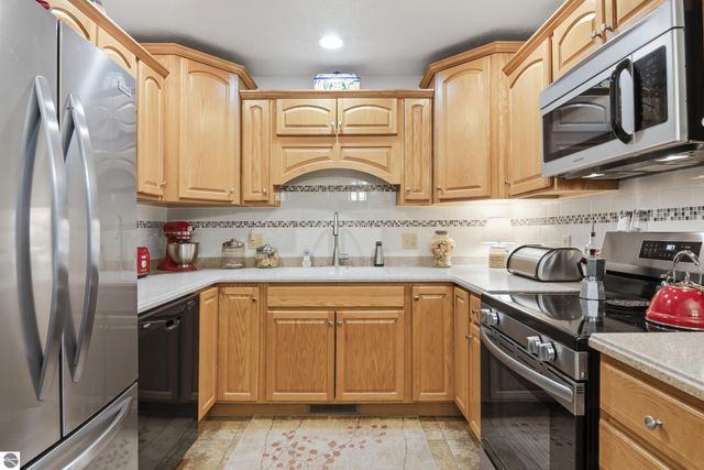 2135 Hammond Place W, Traverse City, MI 49686