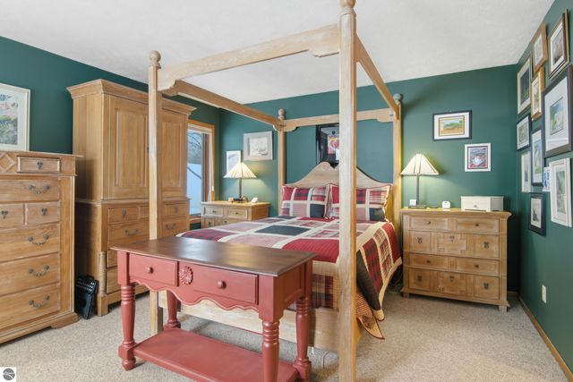 2135 Hammond Place W, Traverse City, MI 49686