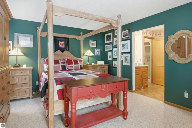 2135 Hammond Place W, Traverse City, MI 49686