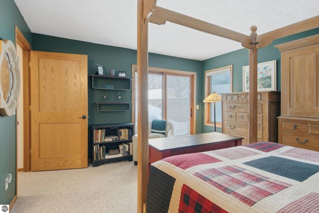 2135 Hammond Place W, Traverse City, MI 49686