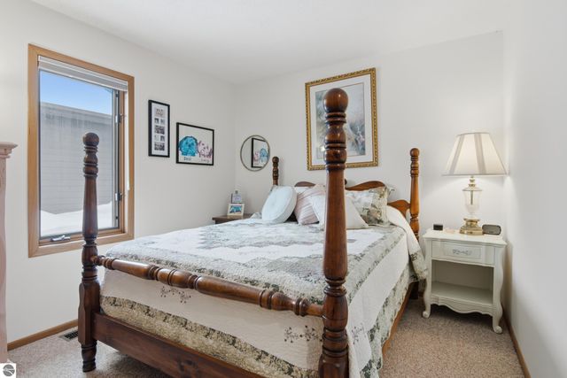 2135 Hammond Place W, Traverse City, MI 49686