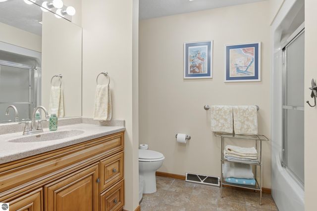 2135 Hammond Place W, Traverse City, MI 49686