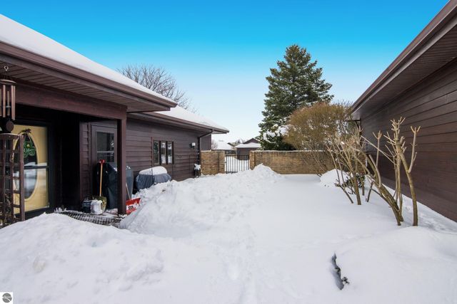 2135 Hammond Place W, Traverse City, MI 49686