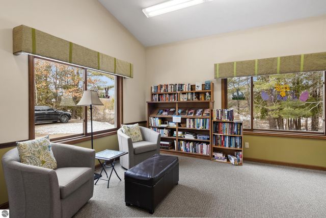 2135 Hammond Place W, Traverse City, MI 49686