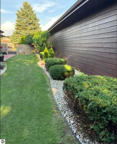 2135 Hammond Place W, Traverse City, MI 49686