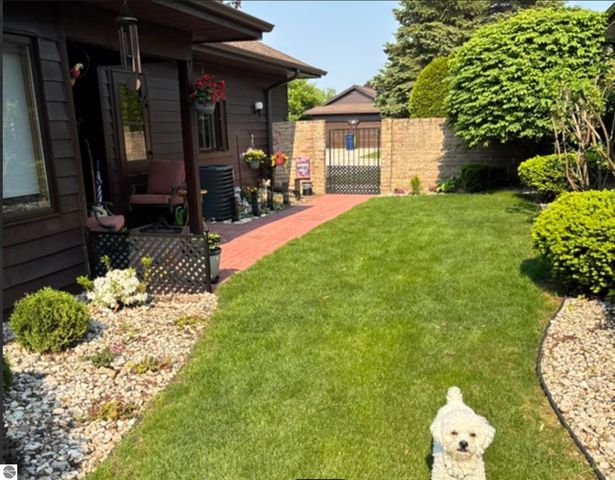 2135 Hammond Place W, Traverse City, MI 49686