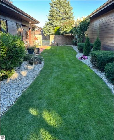 2135 Hammond Place W, Traverse City, MI 49686