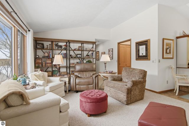 2135 Hammond Place W, Traverse City, MI 49686