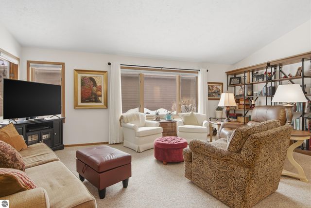 2135 Hammond Place W, Traverse City, MI 49686