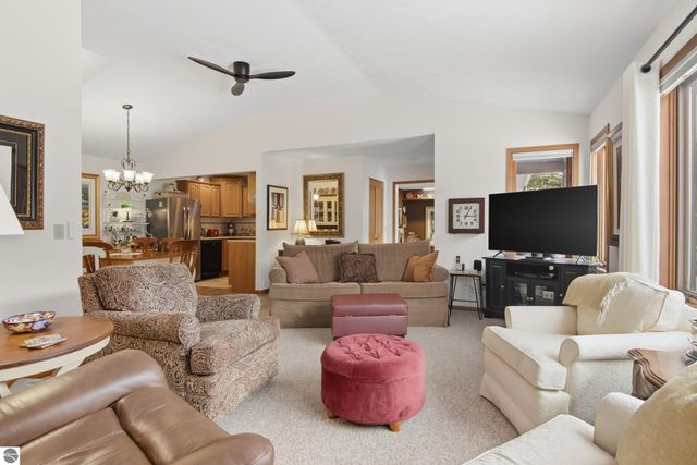 2135 Hammond Place W, Traverse City, MI 49686