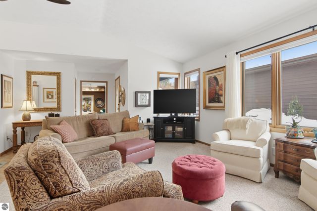 2135 Hammond Place W, Traverse City, MI 49686