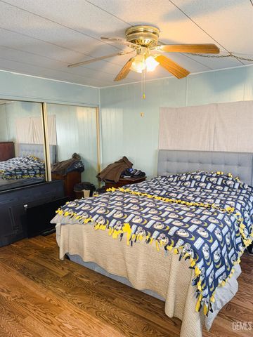 1005 Crown Avenue, Bakersfield, CA 93301