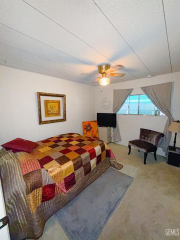 1005 Crown Avenue, Bakersfield, CA 93301