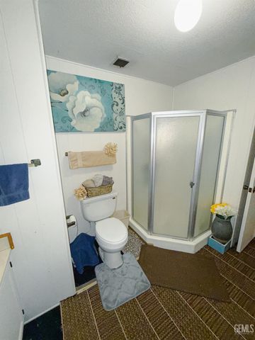 1005 Crown Avenue, Bakersfield, CA 93301