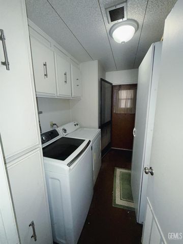 1005 Crown Avenue, Bakersfield, CA 93301