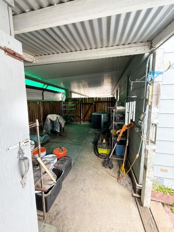 1005 Crown Avenue, Bakersfield, CA 93301