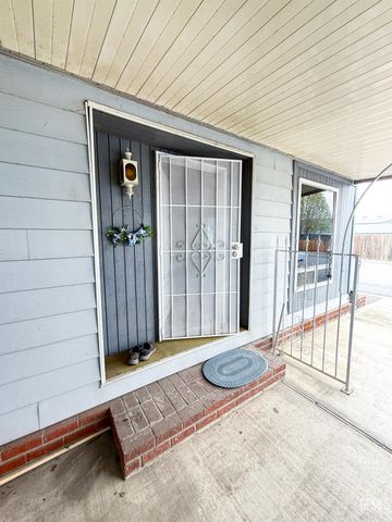 1005 Crown Avenue, Bakersfield, CA 93301