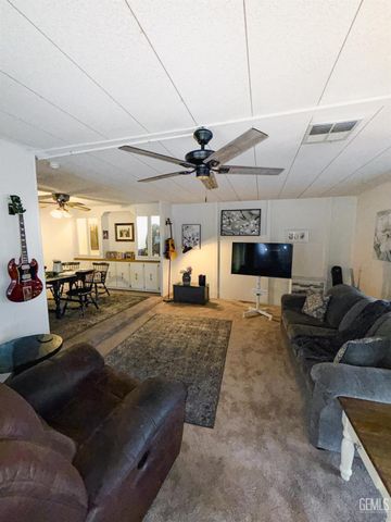 1005 Crown Avenue, Bakersfield, CA 93301