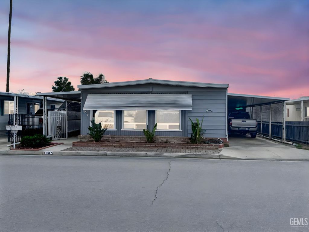1005 Crown Avenue, Bakersfield, CA 93301