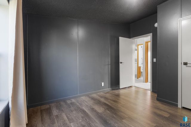 1200 N Violet Pl Place, Sioux Falls, SD 57103