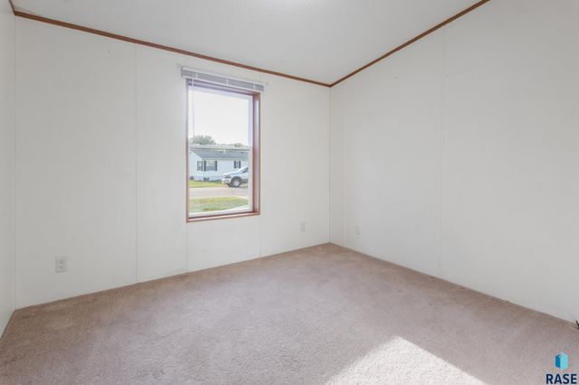 1200 N Violet Pl Place, Sioux Falls, SD 57103