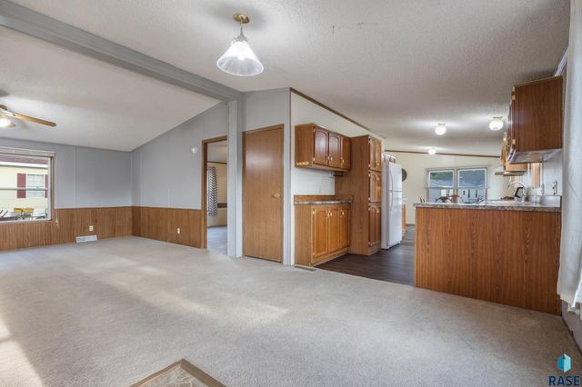 1200 N Violet Pl Place, Sioux Falls, SD 57103