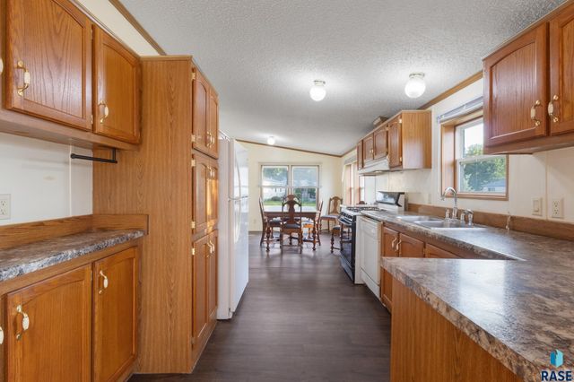 1200 N Violet Pl Place, Sioux Falls, SD 57103