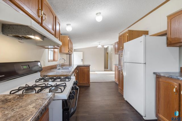 1200 N Violet Pl Place, Sioux Falls, SD 57103