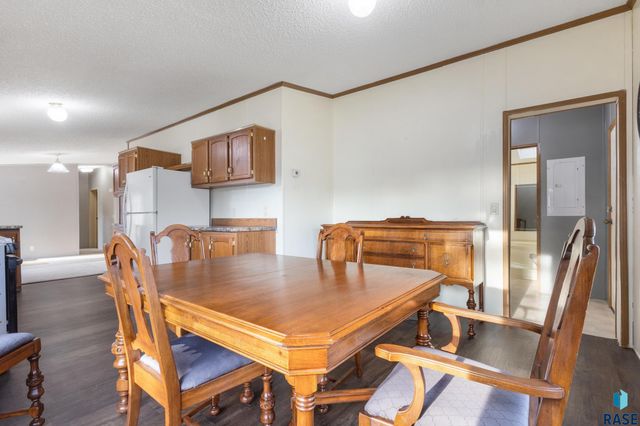 1200 N Violet Pl Place, Sioux Falls, SD 57103