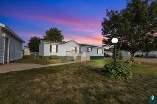 1200 N Violet Pl Place, Sioux Falls, SD 57103