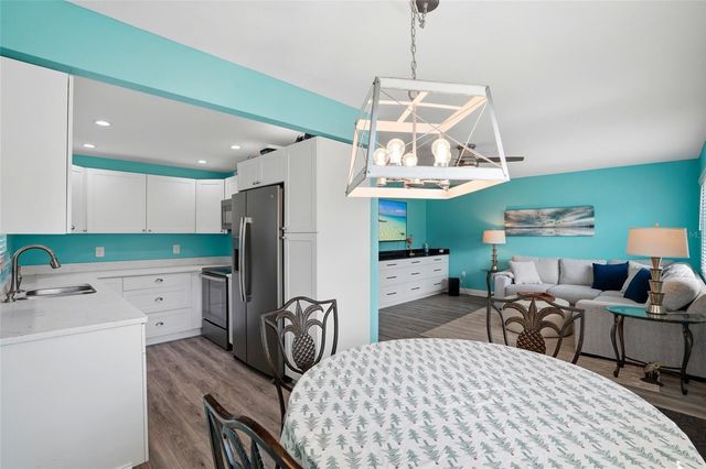 11201 80TH AVE 102, Seminole, FL 33772