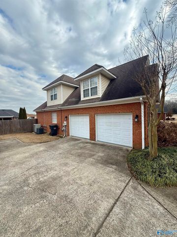 57 Livingstone Lane, Decatur, AL 35603