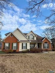 57 Livingstone Lane, Decatur, AL 35603