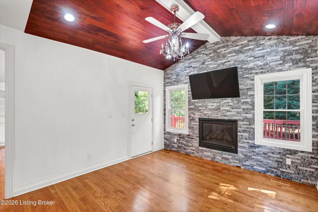 3528 Hedgewick Pl, Louisville, KY 40245