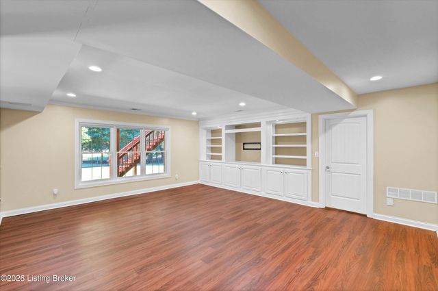 3528 Hedgewick Pl, Louisville, KY 40245