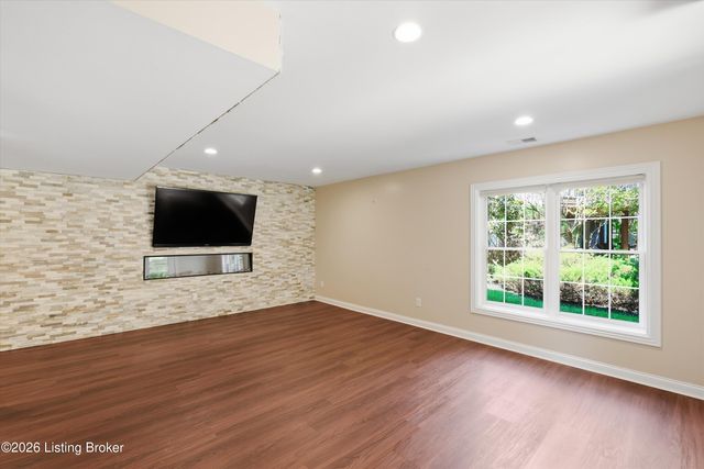 3528 Hedgewick Pl, Louisville, KY 40245