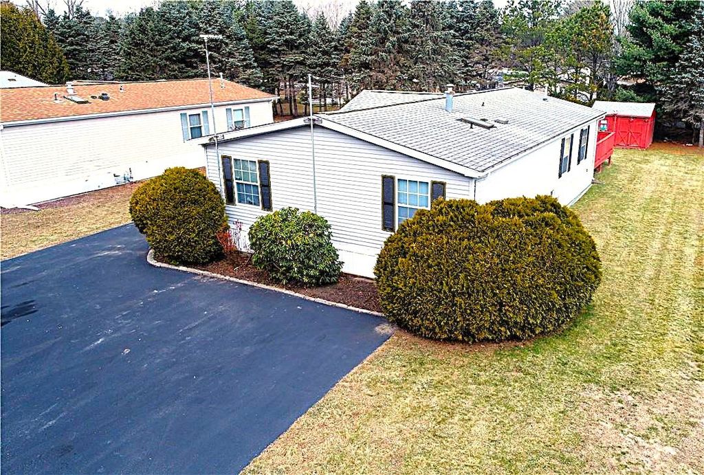 26 Kelly Lane, Coventry, RI 02816