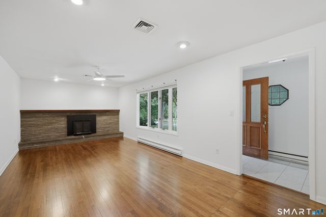 207 Barncroft Road, Stamford, CT 06902