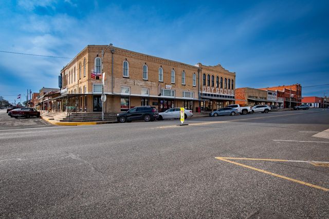 418 S Avenue D Ave, Elgin, TX 78621