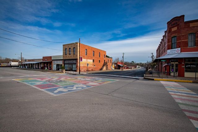 418 S Avenue D Ave, Elgin, TX 78621