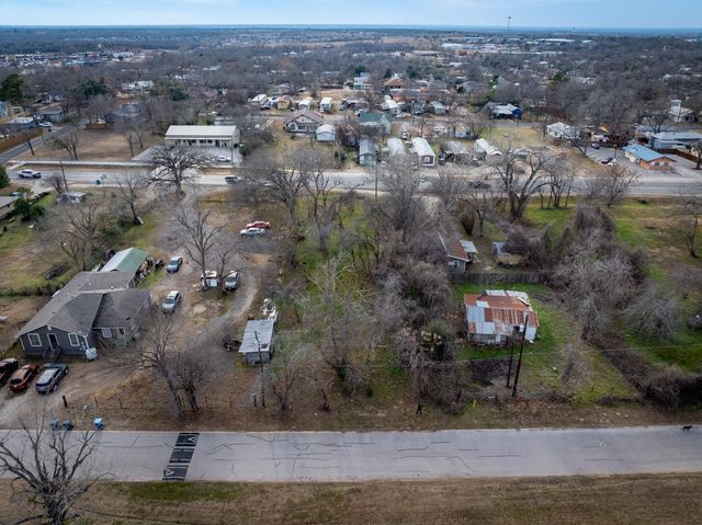 418 S Avenue D Ave, Elgin, TX 78621