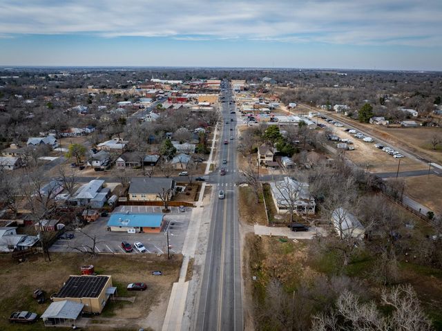 418 S Avenue D Ave, Elgin, TX 78621