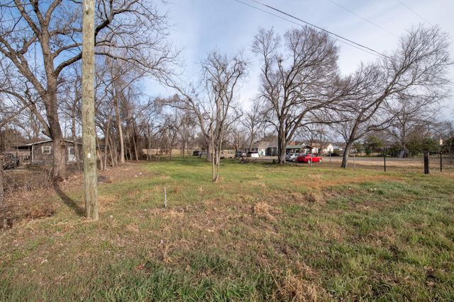 418 S Avenue D Ave, Elgin, TX 78621