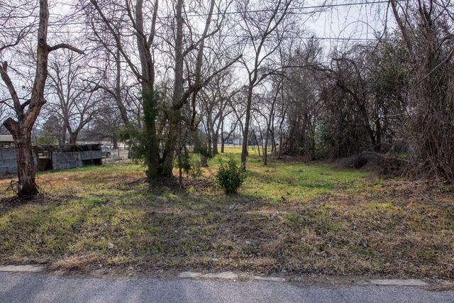 418 S Avenue D Ave, Elgin, TX 78621