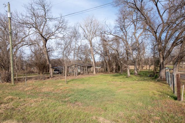 418 S Avenue D Ave, Elgin, TX 78621